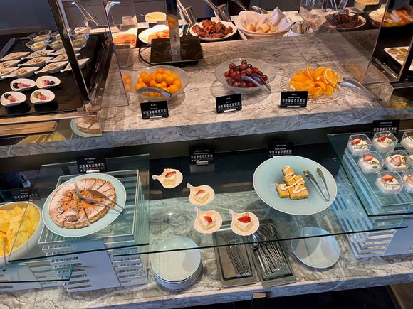 Club lounge food