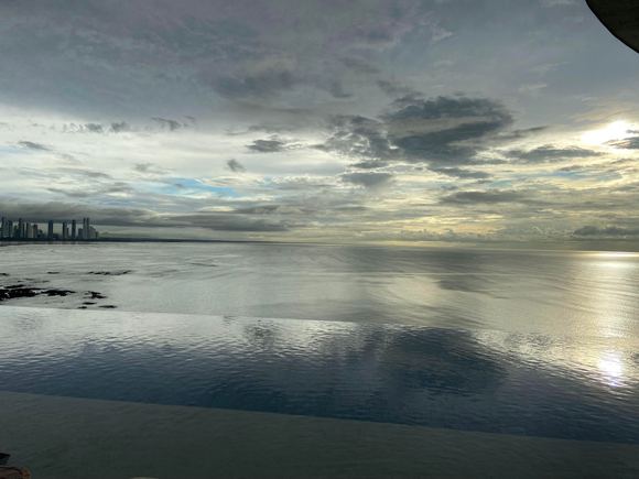 insane pool views. 