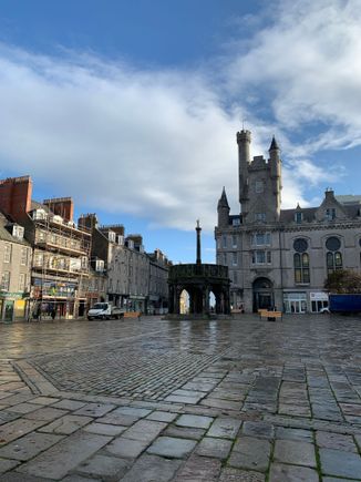 A 20-minute walk from the hotel to the Esplanade...