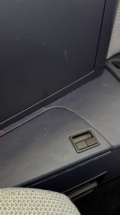 Side locker (1A)