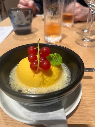 Mango sorbet in srarkling wine