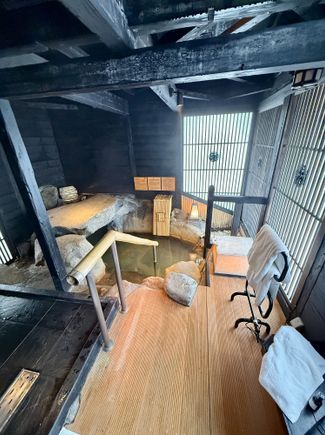 Uchi-yu (inside bath)
