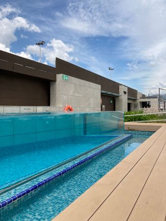 The infinity fishbowl - i can see right through you - pool : it gets sun from east & south directions