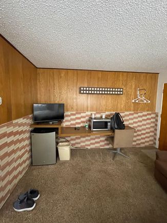 So retro but the cleanest (and most reasonably priced at $70) hotel room I've stayed at in recent memory