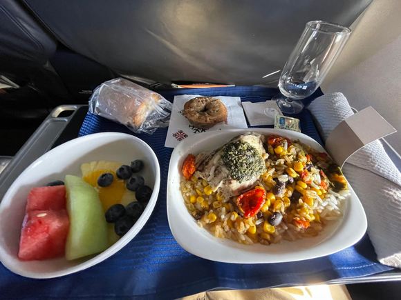 LAX-MCO 1:00 PM 739
PDB Champagne or water was offered in plastic cups (Dasani water bottle was placed at every seat prior to boarding).
Lunch options: Thai chicken or Ravioli
Pre-arrival snack: cheese plate with meat or Humus with something