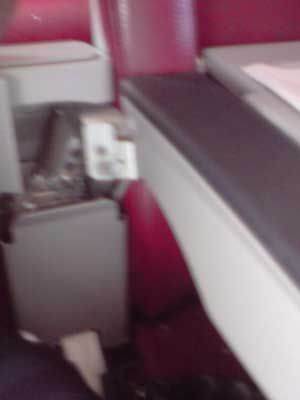 Arm rest, widened to Premium Economy position