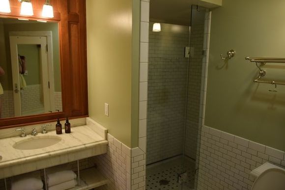 2015 07 05 - Lake Yellowstone Hotel - bathroom