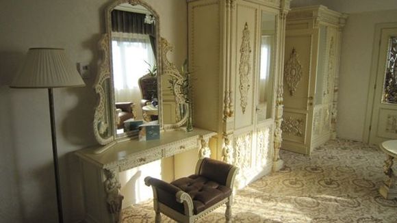 Presidential Suite - Make-up Area