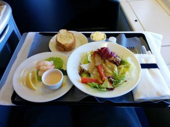 UA888 PEK-SFO 2014-01-06

TO BEGIN

Chilled Appetizer: Prawns with seafood cocktail sauce
Fresh Seasonal Greens: Cucumber, bell pepper, fava beans and croutons with your choice of creamy ginger dressing or balsamic vinaigrette (latter option chosen)