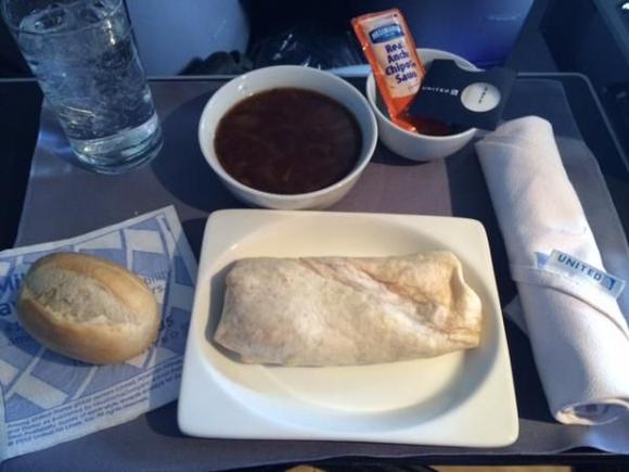 UA IAD-IAH "dinner" -- 2014 May 07
A "wrap" with french onion soup and a bread roll. No salad nor anything else to liven things up. Sad how cheap and pathetic UA has become lately.