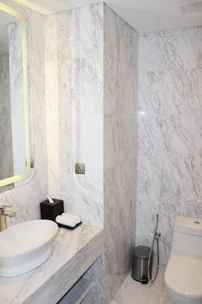 doubletree guest bath