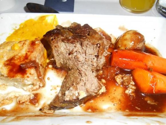 BA207/07Dec LHR-MIA, Lunch

Seared fillet of British beef with a cauliflower cheese frittata, roasted new potatoes and Port sauce