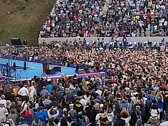 The Boss (holding the guitar) as seen through the world's worst cellphone camera for zoom. 