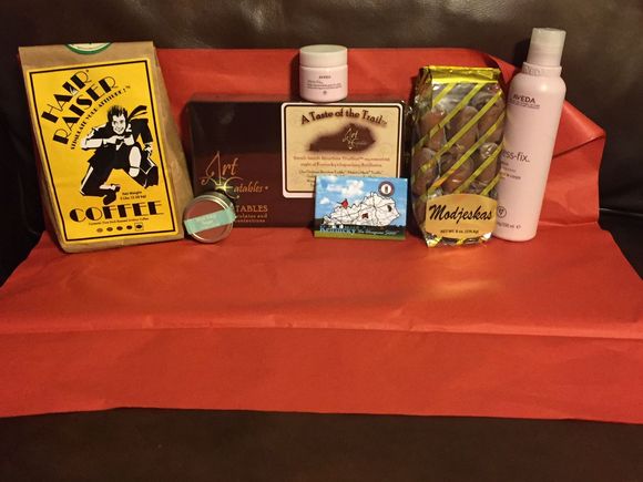 Miss Chele sent an awesome "Louisville" themed gift! Already broke into the delicious  candy!  Love my Aveda and the cool  regional gifts.  Looking forward to trying everything :)
Thank  you for being a great Santa!