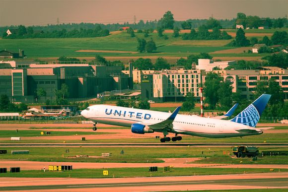 From SWISS FCL at ZRH. Can have equally good shots from the Senator Lounge next door as the terrace extends quite a ways