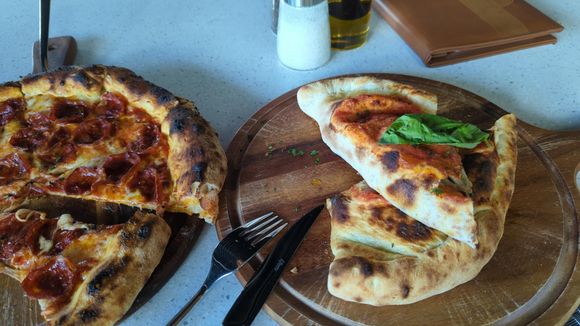 Valentina - Pizza & Calzone - very good