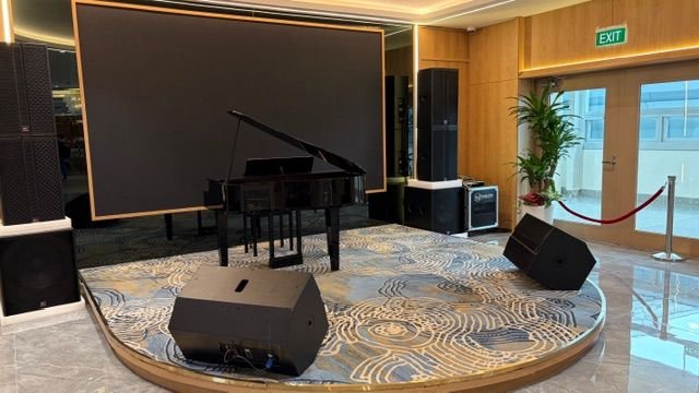 Piano near the reception