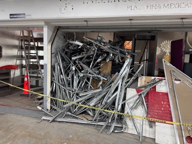 Endless construction in MEX. At least we were able to quickly get out of there.