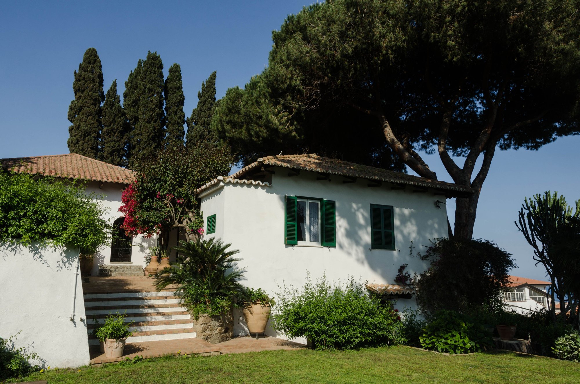 Villa Bragho features not only the main house but also a wonderful annex. Both are shown here. We pity the people in search of a Tropea splurge who overlook this villa. Satisfaction guaranteed.