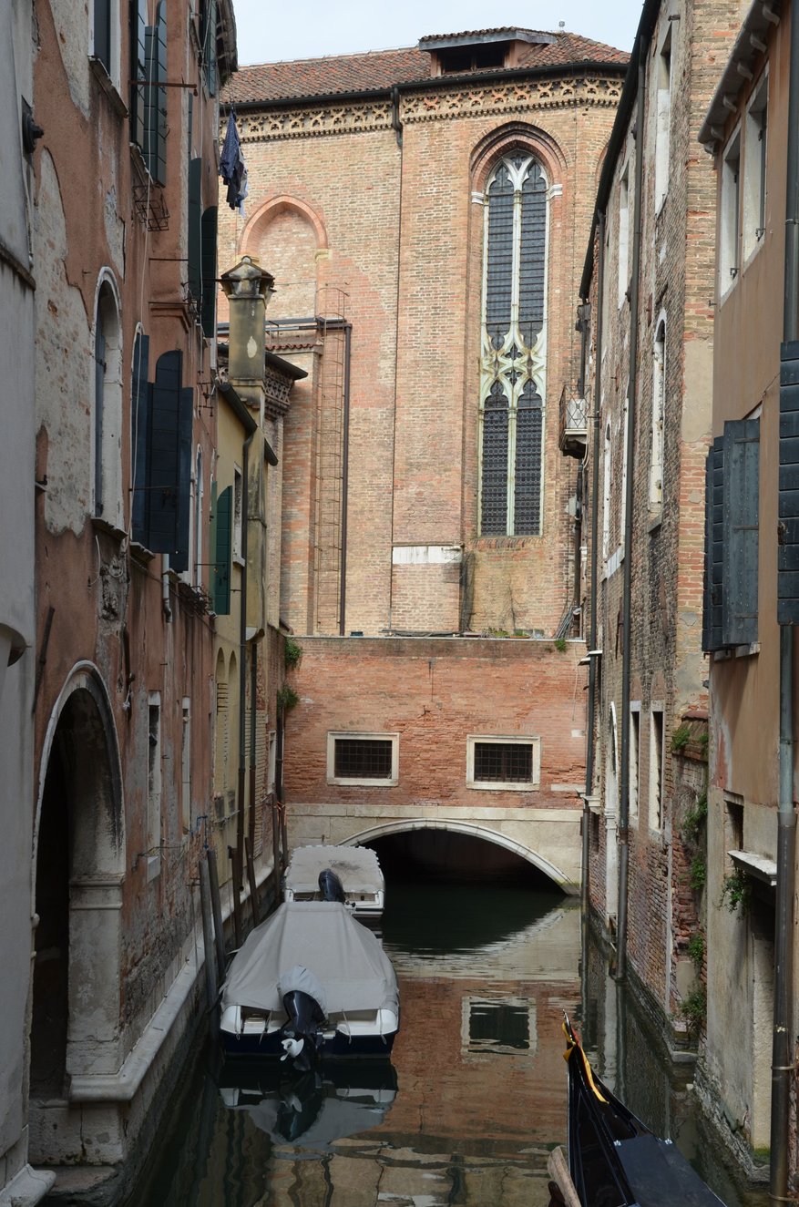 canal/rio underneath church Santo Stefano