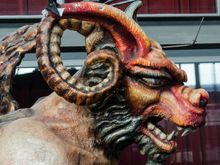 Nimrod, who along with his wife Lilith were the original figures that til recently guarded the Correfoc's Porta de l'Infirm (gate of hell), the point through which all the diables and diablesses ran through to start the whole zany affair. Lilith wazzam (was & still is) a giant green 'vibria' (viper). She carries a trident and wears a brazen bodice. She and hubbie were recently retired for fear of folks stealing them. 'MENYSTIGUT LA PORTA HA DESAPAREGUT' (the door is gone) read a protesting sign.