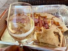 Borrowing a page from kureiff, we had champagne with our alfresco pizza lunch.
