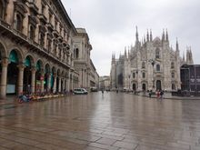 A little rain on Sunday morning, and Piazza del Duomo was very quiet at 9 am