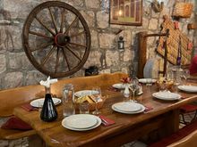 Attractive dining room 