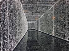 The George V light/water feature (sans selfie girls)