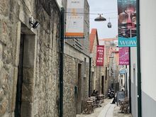 There are numerous port/wine houses in Gaia that offer tastings. The big ones are on the river front, but there are smaller shops a block or two off of it.