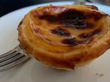 We started our day fortified by this Portuguese specialty - the pasteis de nata (egg custard tarts) - from a local bakery.