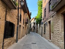 Narrow, deserted streets, Laguardia 