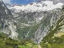 Can just make out a funicular on the track 