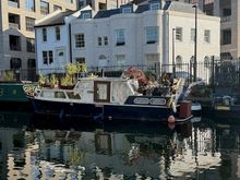 All along the way, we admired the barge gardens