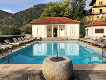 The Vintage House pool, always open but too cold to swim!