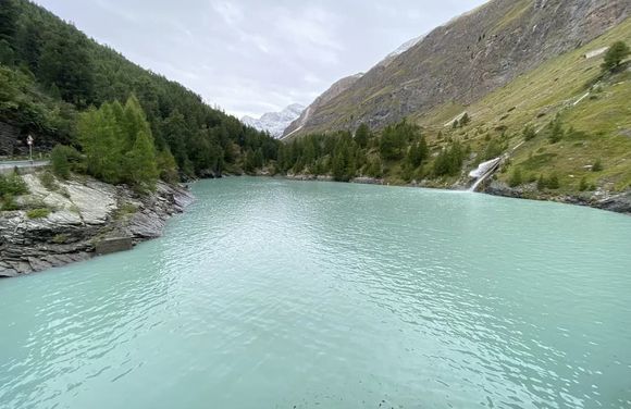 Lake Zutt on the trail to Schönbiel Hut
