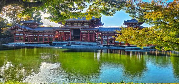 This iconic angle would be best shot in the early morning. This is undoubtedly one of the most picturesque places in Japan. Most tourists and guided tours miss this
