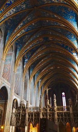 Interior completely painted and never refurbished 