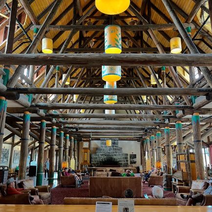 Paradise Inn Lobby with the wildflower lampshades 