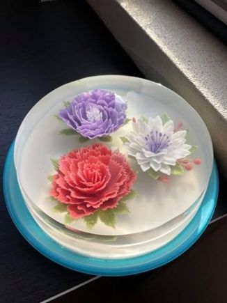 Each flower is injected jelly