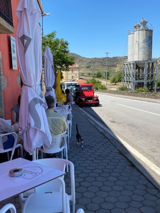 Not many people here! 