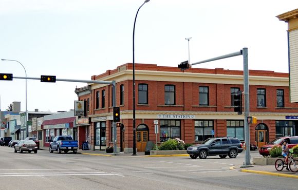 rncheryl,  Main street in Claresholm is still about the same.