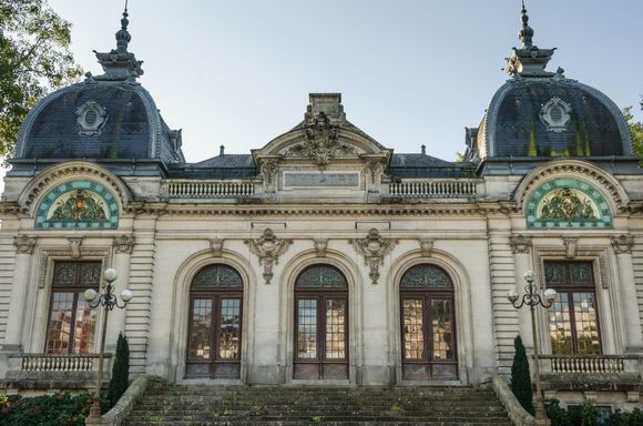 This Quimper performance venue was named in Jacob's honor. We saw an argument between two women on those steps. From what I gathered, one of them had gotten her days mixed up and had arrived a day too late to participate in an auction of that hall's historical contents. She was blaming the hall staffer for her own carelessness in coming on the wrong date! 