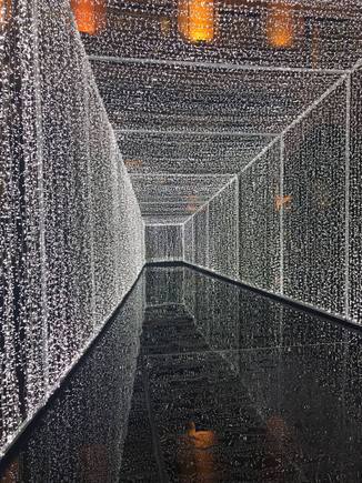 The George V light/water feature (sans selfie girls)