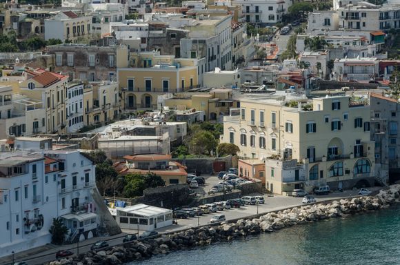 Our creamy-colored rental building to the right. We were on the top floor, near corner. The lower building directly below our patio was the INPS. I gathered that was some sort of combo government-run-job-agency-cum unemployment office? The island population is 64,000 but I've no idea  what jobless numbers are nowadays. That INPS also doubled as a handy bus stop. Bus 7 goes from Porto down to Ponte, a distance that otherwise can be walked in about 45 minutes.