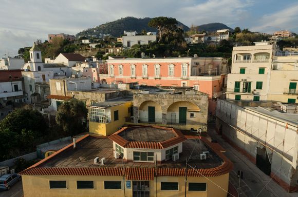 Same pink building with the abovementioned INPS in the foreground. 