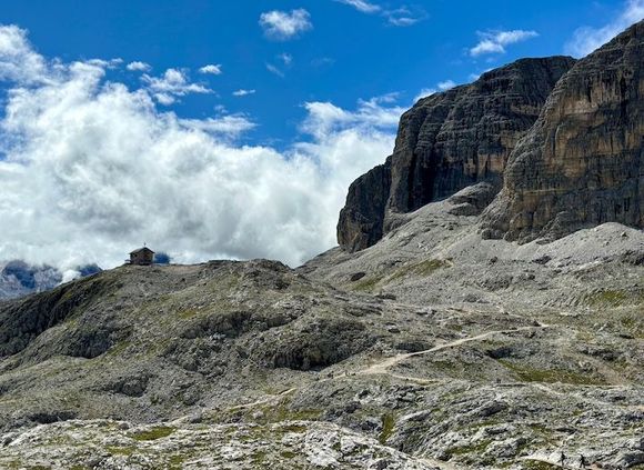 View towards Rifugio Franz Kostner