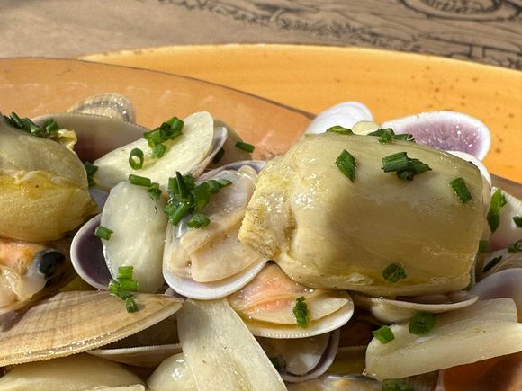 Clam close up, depicting lemon wrapped in cheesecloth