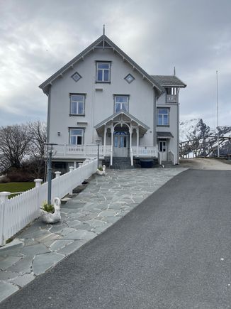 Sakrisoya old Manor House