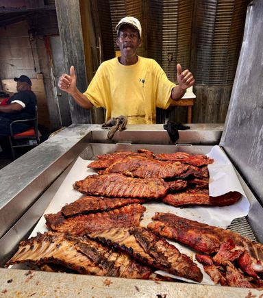 Tour of the pit. Look at those delicious ribs!